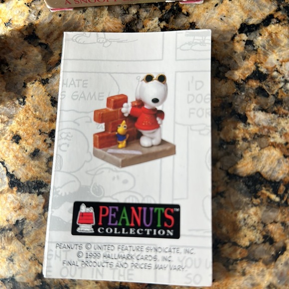Hallmark Keepsake Linus Ornament 4th in set of 5 collectible A Snoopy Christmas - Picture 7 of 12